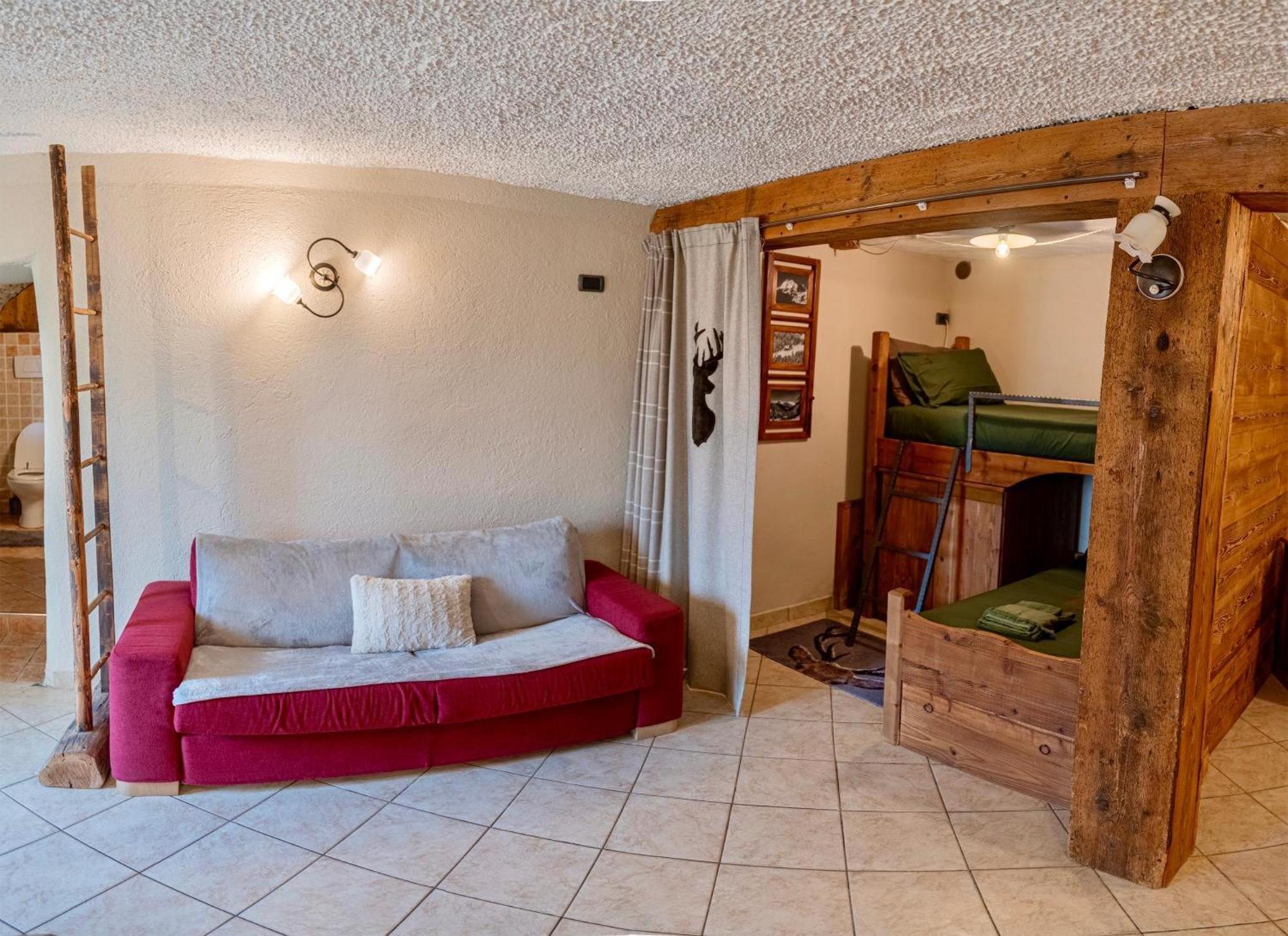 La Maison De Karen The Deer House Gignod Exterior photo